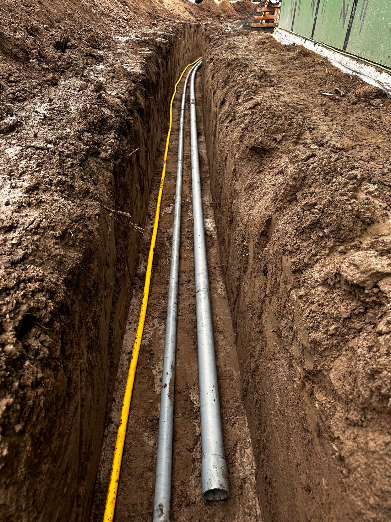 Deep utility trench with conduit and gas line
